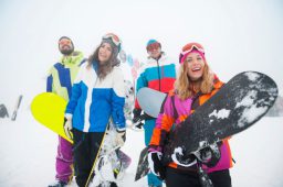 ورزش های زمستانی و هیجان با برف